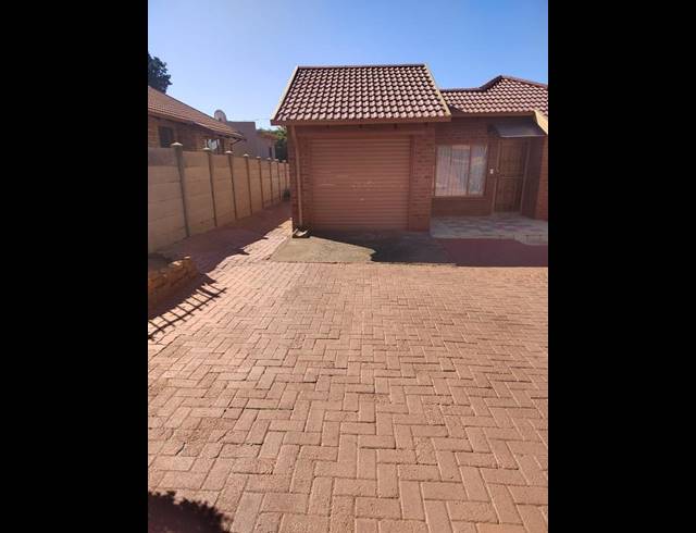 3 BEDROOM HOUSE FOR SALE IN GEELHOUTPARK